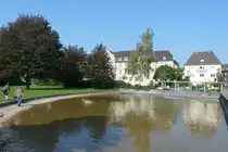 Gladbeck: Jovyplatz mit ehem. Finanzamt im Hintergrund (September 2011)