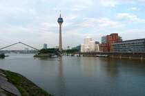 Dsseldorf: Medienhafen und Fernsehturm (Juli 2011)