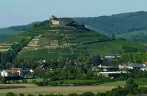 Staufen im Breisgau, die 376m hoch gelegene H�henburg stammt aus der Zeit um 1100 bis 1200, seit dem 30j�hrigen Krieg Ruine, kann besichtigt werden, Aug.2011