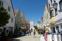 Mindelheim (Unterallgu): Blick vom Marktplatz auf das Einlasstor, auch Westernacher Tor genannt (August 2011)