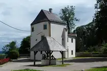 Mindelburg oberhalb von Mindelheim mit Brunnen (Unterallg�u/August 2011)