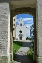 Mindelburg oberhalb von Mindelheim mit Blick durch ein Tor auf die Kapelle (Unterallgu/August 2011)