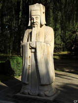 Eine Wchterstatue auf dem Weg der Seelen bei den Minggrbern. (18.9.2011)