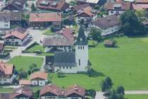 Kath. Kirche  Unserer lieben Frau im Ostrachtal und St. Jodokus  im Hindelanger Ortsteil Bad Oberdorf, eine Minute nach zw�lf (Oberallg�u/August 2011)