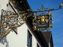 Holzhausen im Breisgau, kunstvolles Schild an einer Metzgerei, Sept.2010 