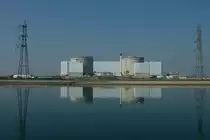 Fessenheim im Elsa�, das Atomkraftwerk direkt am Rheinseitenkanal, gut erkennbar die beiden runden Reaktorgeb�ude, seit 1978 im Betrieb, Sept.2011 