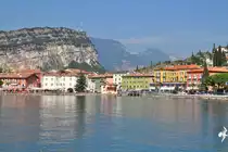 NAGO-TORBOLE (Provinz Trento), 29.09.2011, Blick vom Anleger auf den Ortsteil Torbole