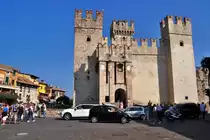 SIRMIONE (Provinz Brescia), 30.09.2011, Eingang zur Scaligeri-Burg

