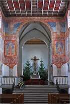 Rundgang durch St. Georg. Blick in den nicht ganz stilechten Chor. Reichenau, Januar 2010.