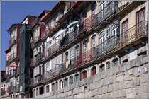 Huserzeile im Ribeira-Viertel von Porto, das direkt am Douro gelegen ist. 10.10.2011