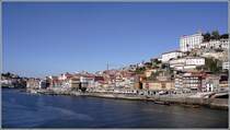 Die Altstadt von Porto, aufgenommen von der unteren Ebene der Ponte Luis I. Die Alstadt von Porto gehrt seit 1996 zum UNESCO - Welterbe.
10.10.2011

