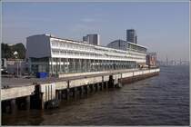 Hamburg: Altes Fhrterminal in Altona. Hier fuhren vor einigen Jahren noch Fhren nach England ab. 02.10.2011