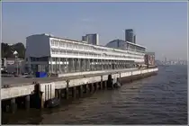 Hamburg: Altes F�hrterminal in Altona. Hier fuhren vor einigen Jahren noch F�hren nach England ab. 02.10.2011