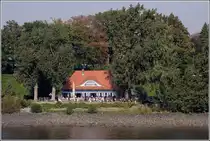 Hamburg: Ausflugsidyll am Elbufer, das Restaurant Schmetzler. 02.10.2011