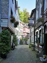 Altstadtgasse mit Fachwerkh�usern in Monschau/Eifel - 24.09.2011