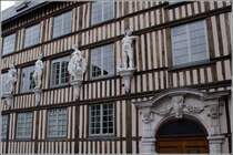 Fachwerk einmal anders. Gesehen am 05.10.2011 in Rouen.