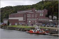 Von Rouen aus breiten sich links und rechts der Seine kilometerlang Industrie- und Hafenanlagen aus. 05.10.2011