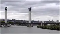 Bis zur Pont Gustave Flaubert in Rouen d�rfen Hochseeschiffe die Seine hinauf fahren. Die Br�cke wird nur alle f�nf Jahre zur Armada ge�ffnet, um die gro�en Segelschiffe hindurch zu lassen. 05.10.2011