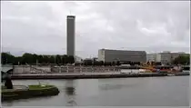 Rouen, das S�dufer der Seine gegen�ber dem Stadtzentrum wird von modernen Verwaltungsgeb�uden gepr�gt. 05.10.2011