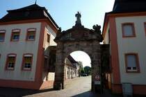 Schwarzach, das barocke Klostertor, Sept.2011