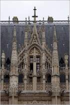 Rouen. Detail des reich verzierten Daches am Palais de Justice. 05.10.2011