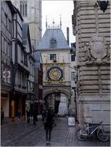 Der Uhrturm Gros Horloge in Rouen. Im Jahr 2006 wurde das gesamte Ensemble vollst�ndig restauriert. 05.10.2011