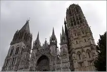 Das Hauptportal der Kathedrale von Rouen. Mit dem Bau der Kathedrale wurde im 12. Jahrhundert begonnen. 05.10.2011