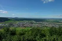 Spaichingen, Blick vom 983m hohen Dreifaltigkeitsberg auf die 12.000 Einwohner z�hlende Stadt am Albtrauf und die Baaralb, Sept.2011