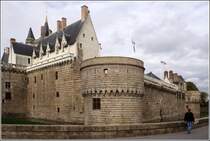 Nantes. Mchtige Mauern umgeben das Chteau des ducs de Bretagne. 07.10.2011