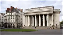 Nantes. Am Place Graslin steht das gleichnamige Theater im griechischen Stil. 07.10.2011