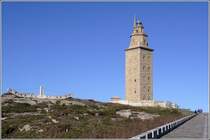 Der Herkulesturm in A Coru�a wurde in den Jahren 98 bis 117 unserer Zeitrechung von den R�mern errichtet und ist noch heute in Betrieb. Er steht auf einem 48 m hohen Felsen, die Spitze ist 104 m �ber dem Meeresspiegel und weithin sichtbar. 1785 wurde der Turm restauriert. Der Herkulesturm ist das Wahrzeichen der Stadt und schm�ckt auch das Stadtwappen. Er gerh�rt zum Weltkulturerbe der UNESCO. 09.10.2011