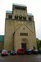 Hildesheim, Dom St. Mariae am Domhof, nach dem 2. Weltkrieg nach alten Pl�nen 
wiederaufgebaut im Zustand des 15. JH, kostbarer Domschatz (10.05.2010)