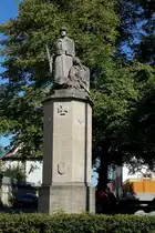 Ihringen am Kaiserstuhl, das Denkmal f�r die gefallenen Soldaten der Gemeinde, Okt.2011 