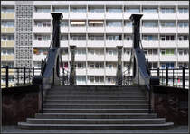 . Alte Brcke vor Plattenbau - Klappbrcke Jungfernbrcke ber den Spreearm Kupfergraben beim Aussenministerium. August 2011 (Jonas)