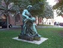 Berlin, Nordseite der Nikolaikirche, Skulptur 'Allegorie der Wissenschaft' (12.10.2011)