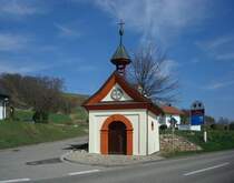 Wasenweiler am Kaiserstuhl, die restaurierte Kriegerkapelle, Mrz 2010 