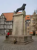 Braunschweig, Welfendenkmal mit dem Braunschweiger L�we (04.04.2009)