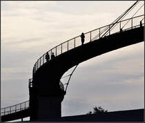. Steg mit Schwung - Fugngerbrcke am Stadthafen in Sassnitz, August 2011 (Jonas)