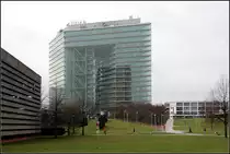 . D�sseldorfer Stadttor - Das B�rogeb�ude nahe dem Fernsehturm in D�sseldorf wurde von Petzinka, Overdiek und Partner entworfen und 1998 fertiggestellt. Hier hat auch die Nordrhein-Westf�lische Ministerpr�sidentin ihren Amstsitz. M�rz 2010 (Matthias)