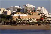 Portim�o, Praia da Rocha. Das Forte de Santa Catarina ist vor der umgebenden Bebauung kaum noch auszumachen. 12.10.2011