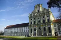 F�rstenfeldbruck, Kloster F�rstenfeld, erbaut ab 1691 durch Abt Balduin Helm, 
Fassade von 1747 (20.11.2011)