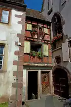 Reichenweier im Elsa�, schmales Haus an der Stadtmauer,  L�ckenbebauung im Mittelalter , Aug.2011