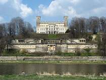 Das 1854 im sp�tklassizistischem Stil erbaute Schloss Albrechtsberg (w�hrend der DDR-Zeit der   Pionierpalast ) mit dem darunter befindlichen R�mischen Bad - Dresden, 28.03.2007
