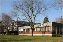 . Mehrere Bauteile - Das Bundesverfassungsgericht in Karlsruhe setzt sich aus mehrern Bauteilen zusammen. Momentan wird die Anlage saniert und das Gericht hat ein Ausweichquartier in einer ehemaligen Kaserene bezogen, das von Lederer, Ragnarsdottir, Oei umgebaut wurde. M�rz 2011 (Matthias)