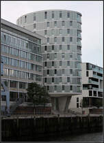 . Ovaler Wohnturm - Wohngebude von Ingenhoven Architekten (Dsseldorf) am Sandtorhafen in der Hamburger Hafencity. Fertigstellung: 2008, August 2011 (Matthias)