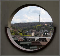 . Durchblick - Der Stuttgarter Fernsehturm, der erste seine Art, vom Turm der Musikhochschule aus gesehen. April 2011 (Matthias)