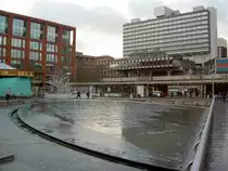 Manchester, Picadilly Platz mit Springbrunnen (07.12.2011)