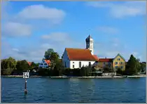 Blick vom Schiff auf die Kirche St.Georg,Schloss Wasserburg und das Malhaus von Wasserburg.
( 21.09.2011)