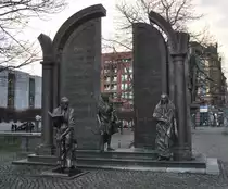 Denkmal der  G�ttinger Sieben  in Hannover. Foto vom 07.12.2011.