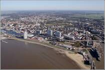 Bremerhaven-Mitte aus einem in rund 300 m Hhe fliegenden Tragschrauber fotografiert. 01.10.2011